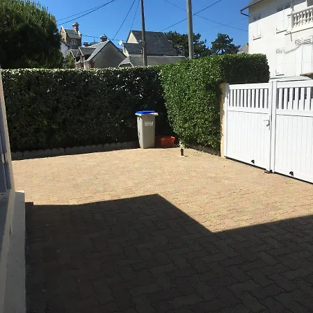 Baie Mt St Michel , , Caprice Rdc , 50 M ,7 Pers , Pres Dday *
