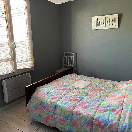 Baie Mt St Michel , , Caprice Rdc , 50 M ,7 Pers , Pres Dday Jullouville-les-Pins