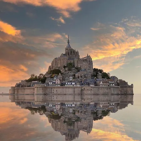 Baie Mt St Michel , , Caprice Rdc , 50 M ,7 Pers , Pres Dday *