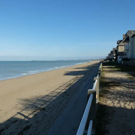 Baie Mt St Michel , , Caprice Rdc , 50 M ,7 Pers , Pres Dday Jullouville-les-Pins