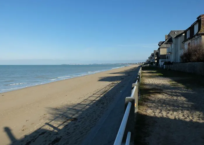 Baie Mt St Michel , , Caprice Rdc , 50 M ,7 Pers , Pres Dday Jullouville-les-Pins